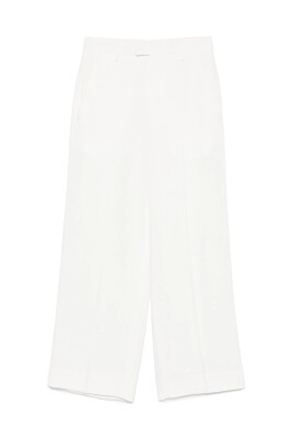 white-buttoned-trousers-with-pockets