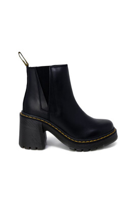 black-leather-heeled-pumps