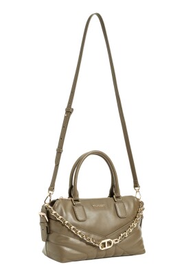 sac-matelasse-avec-detail-de-chaine