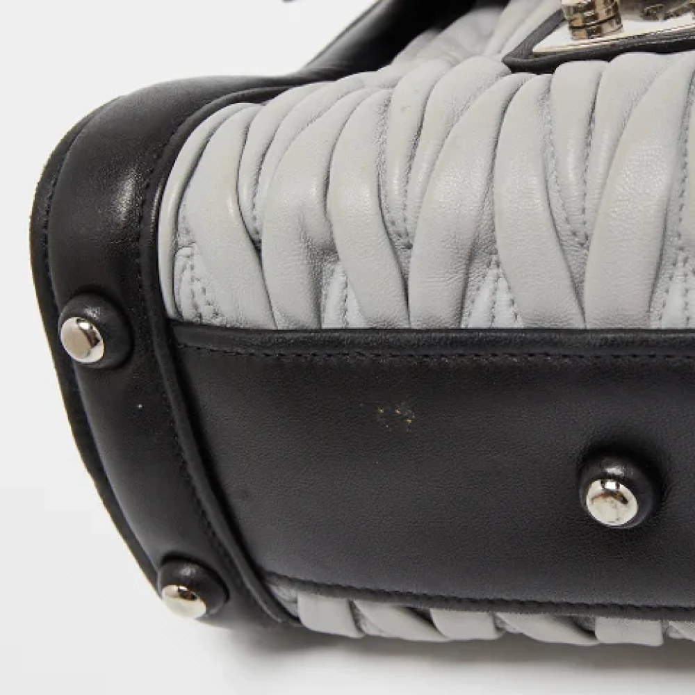Miu Pre-owned Leather handbags Black Dames