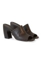 mules-a-talons-hauts-et-bout-carre