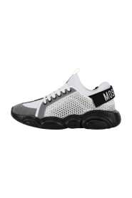 Sneakersy