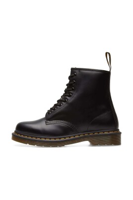 1460-black-smooth-boots