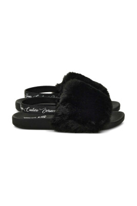 sandales-noires-avec-bordure-en-fourrure