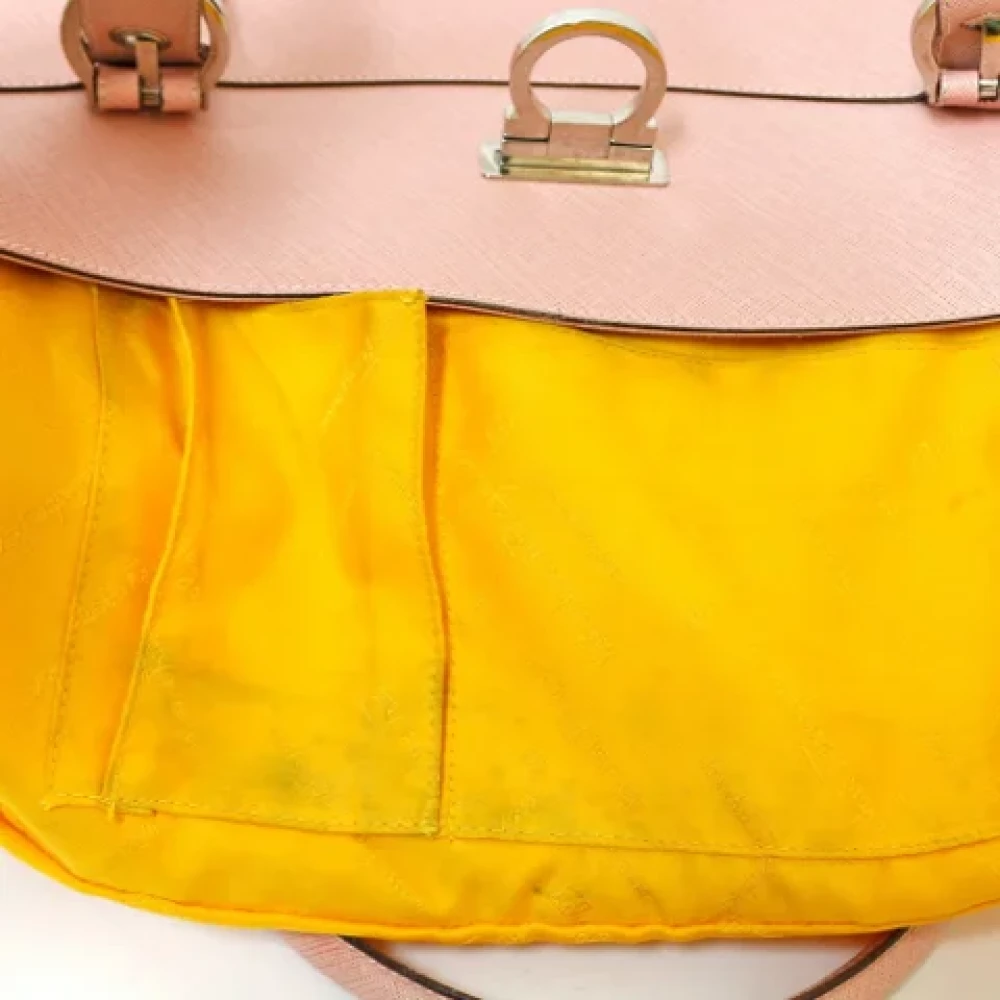 Salvatore Ferragamo Pre-owned Leather shoulder-bags Pink Dames