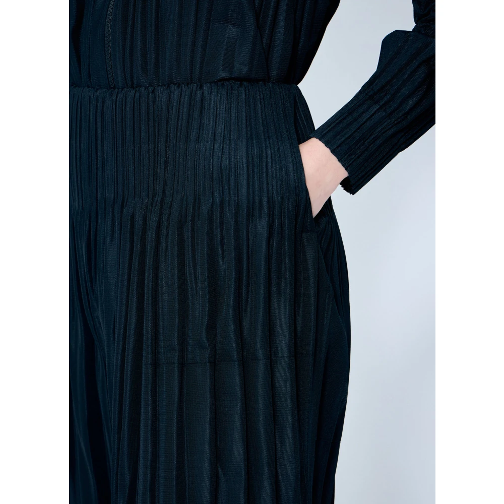 Issey Miyake Geplooide Korte Broek Black Dames