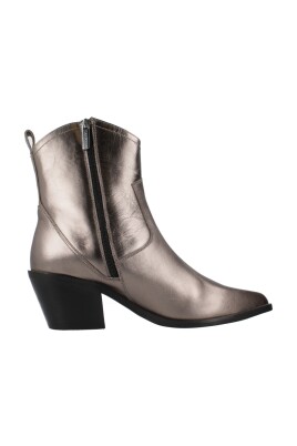 western-style-cowboy-boots