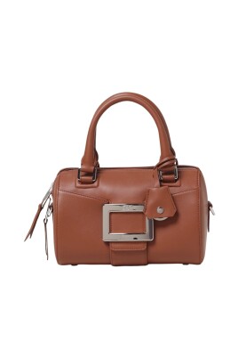 elegant-tan-leather-barrel-bag