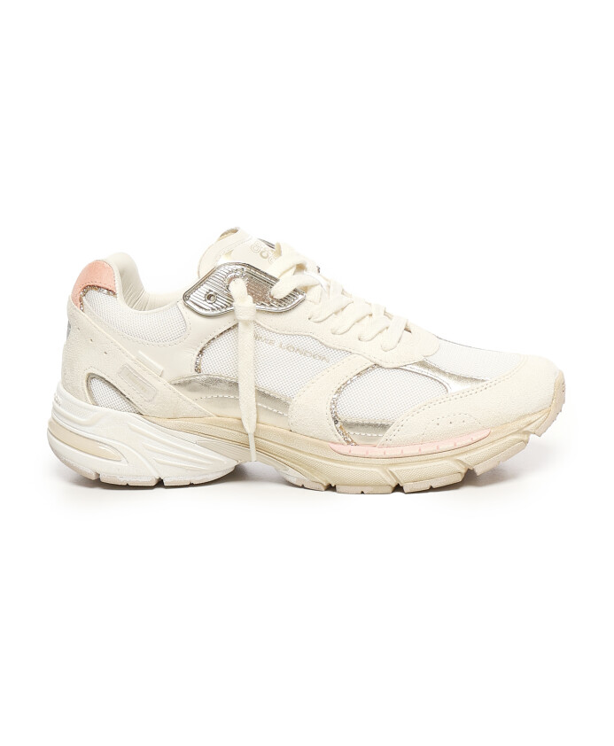 sneakers-blanches-avec-dessus-en-daim