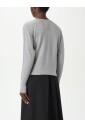 pull-gris-en-tricot-avec-details-cotes