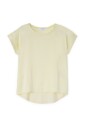 t-shirt-lavet-af-to-forskellige-materialer