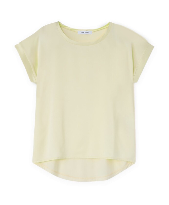 t-shirt-lavet-af-to-forskellige-materialer
