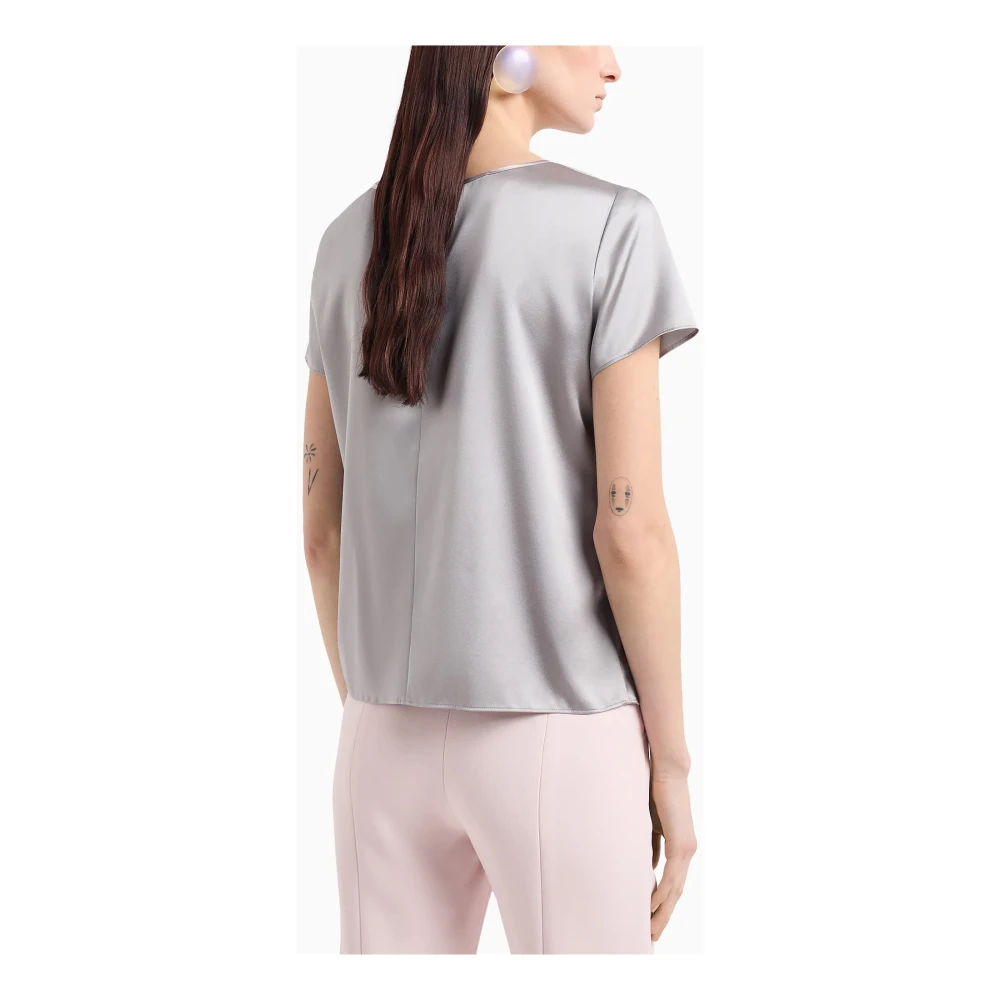Emporio Armani Zijden Satijn Ronde Hals Blouse Beige Dames