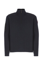 Maglione di lana blu con collo alto e zip