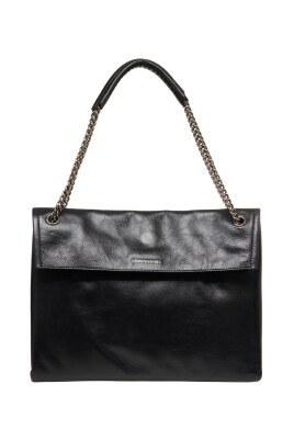 luxurious-leather-shoulder-bag-with-chain-straps