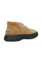 bottines-en-daim-a-lacets