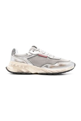 sneakers-reflechissantes-pour-un-style-actif