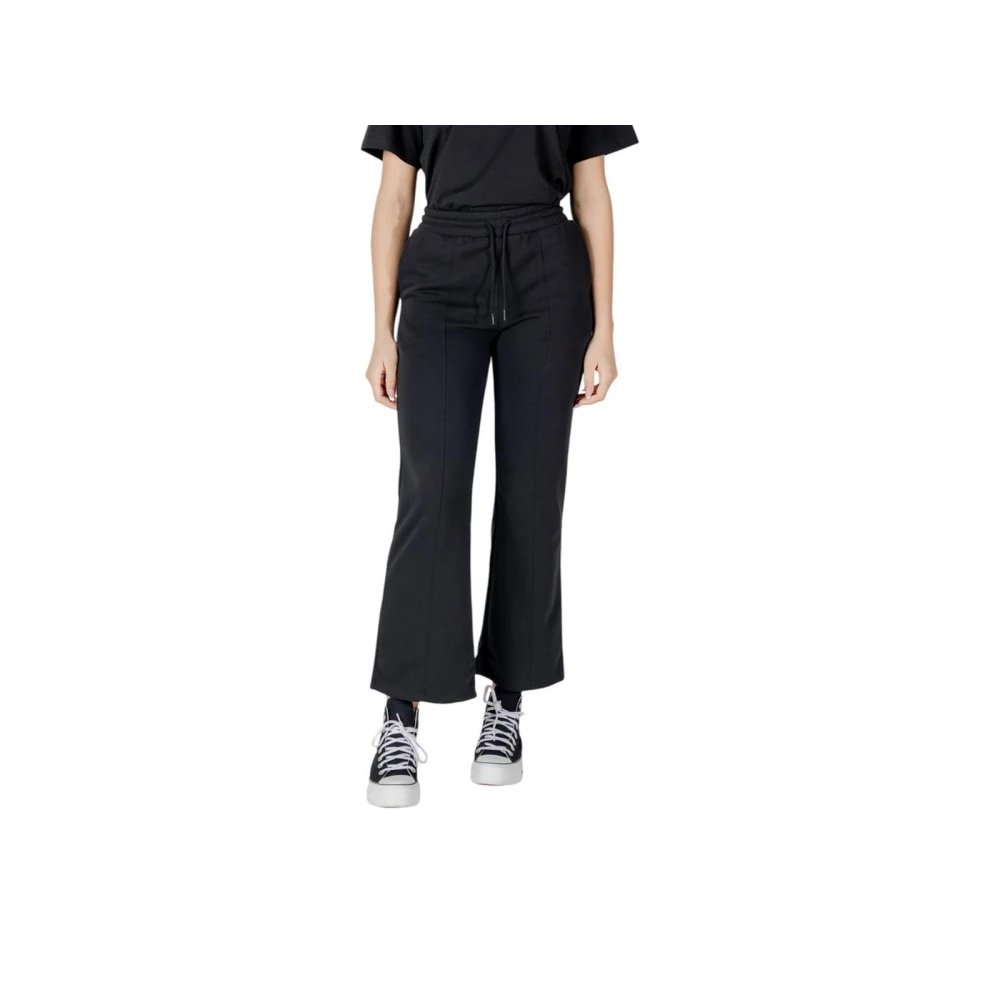 Converse Women's Black Star Chevron Open Hem Pant - Cropped Trousers - Xs- Trousers
