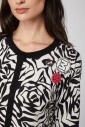 cardigan-fantaisie-abstrait-avec-epingles