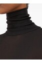 haut-a-col-roule-noir-a-manches-longues