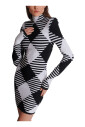 robe-courte-en-maille-gingham-roulee