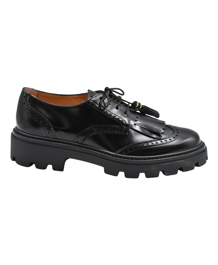 chaussures-noires-a-lacets-pour-femmes