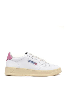 sneakers-basses-blanches-en-cuir