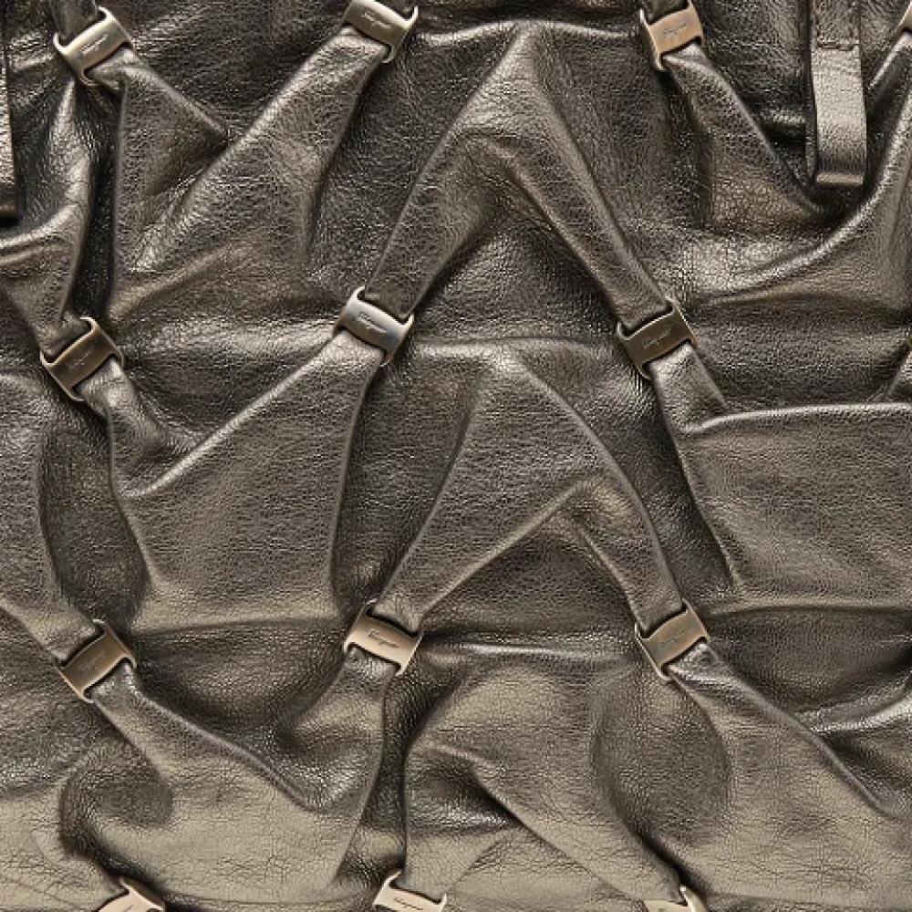 Salvatore Ferragamo Pre-owned Leather totes Gray Dames
