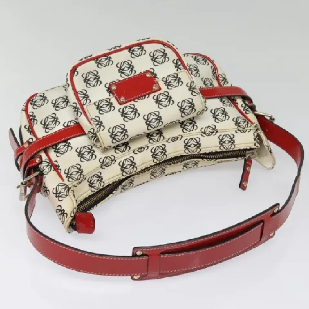 Loewe Pre-owned Leather shoulder-bags Red Dames