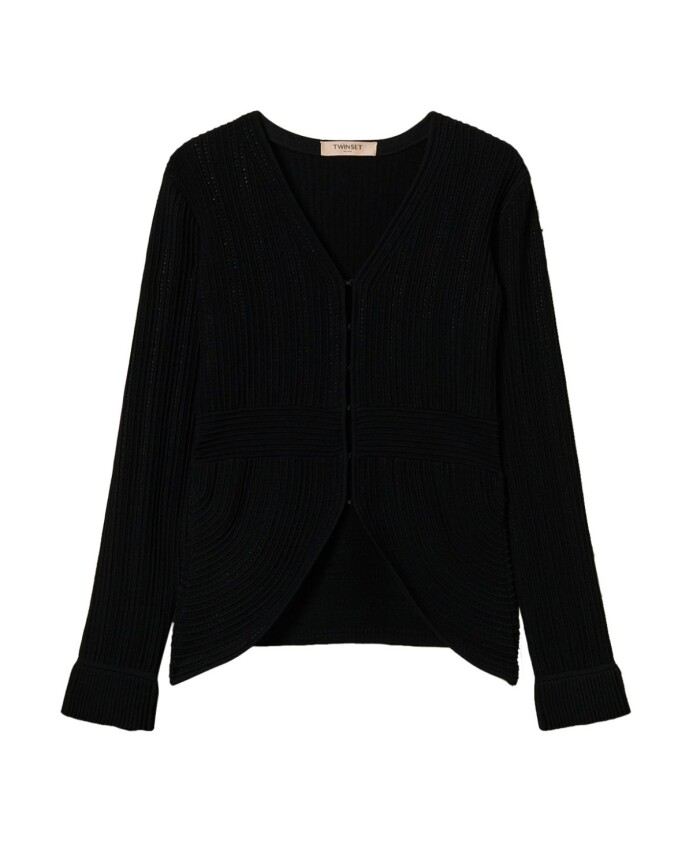 veste-noire-en-tricot-avec-poignets-evases