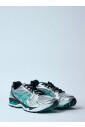 mesh-sneakers-met-metallic-finish