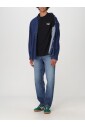 jeans-classiques-bleus-jambe-droite