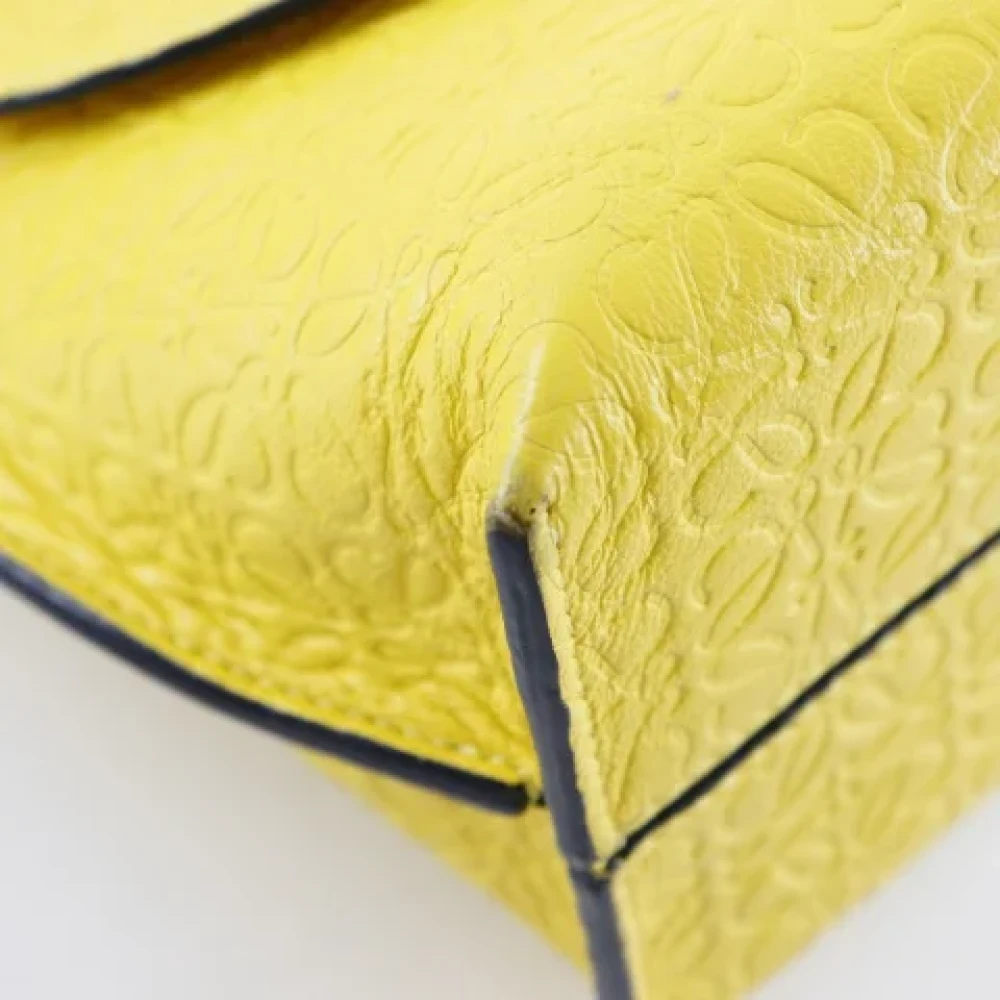Loewe Pre-owned Leather shoulder-bags Yellow Dames