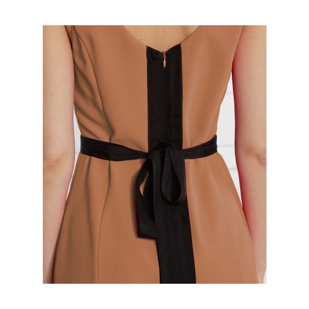 pinko Mouwloze Lange Jurk met Ronde Hals Brown Dames