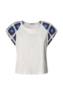 avslappnad-passform-t-shirt-i-mousse