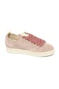 suede-schoen-in-poederroze-en-bruinroze