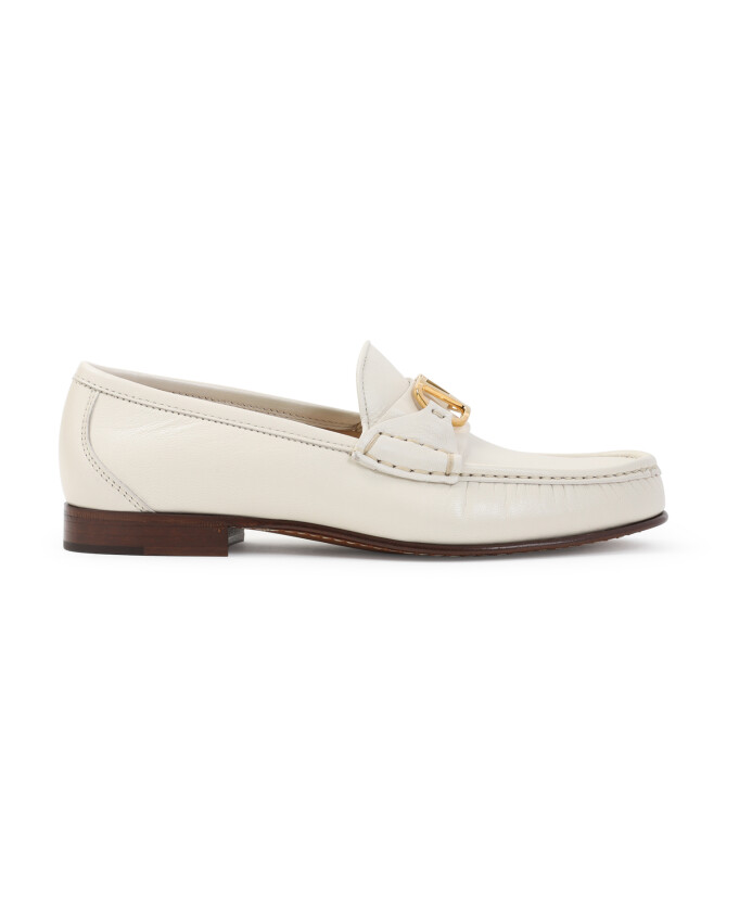 white-loafer-shoes-elegant-style