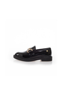 loafers-i-lader-med-guldfargat-spanne