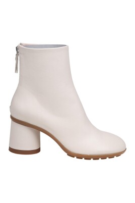 curvy-ankle-boots-in-chalk-leather