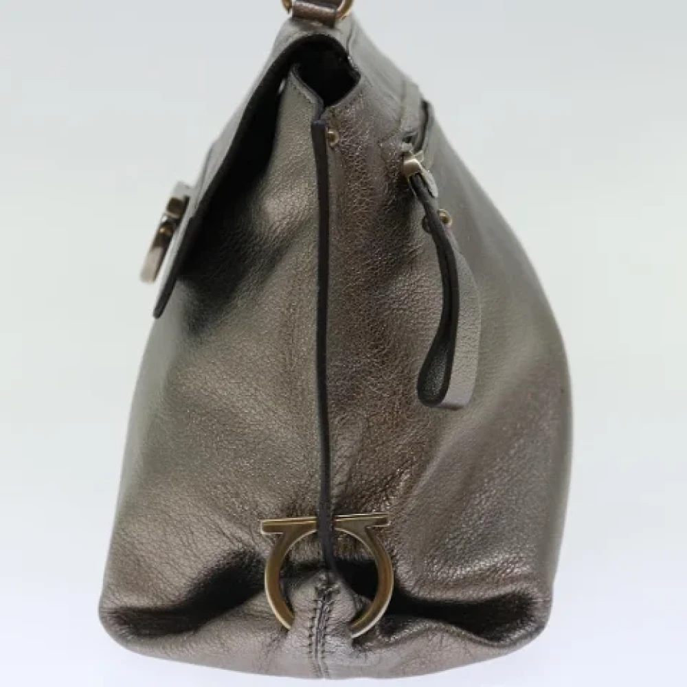 Salvatore Ferragamo Pre-owned Leather handbags Gray Dames