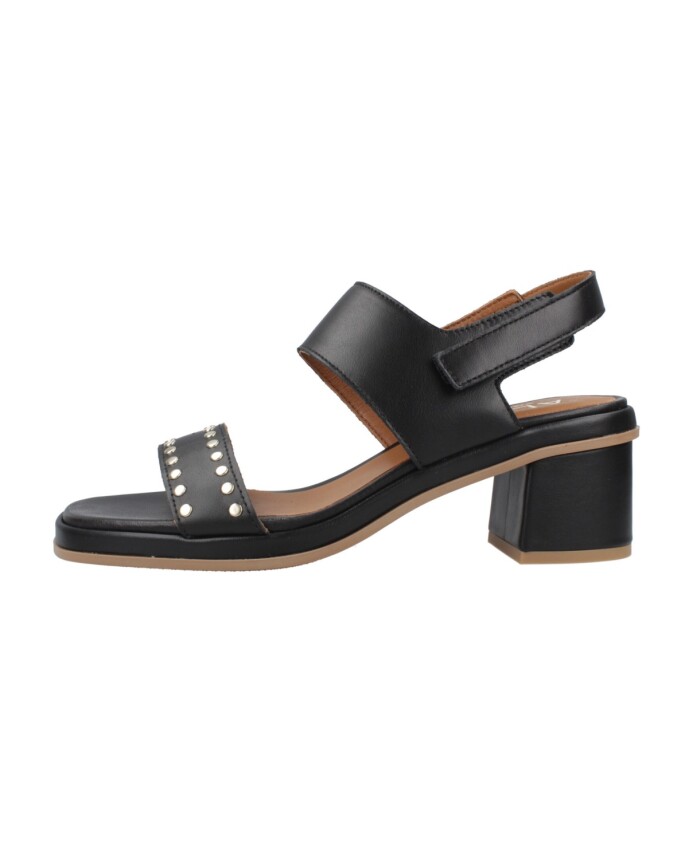 elegantes-sandales-a-talons-hauts