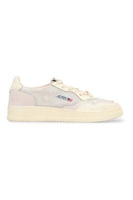 vintage-low-top-sneakers-with-worn-out-details