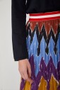 jupe-midi-plissee-a-imprime-abstrait