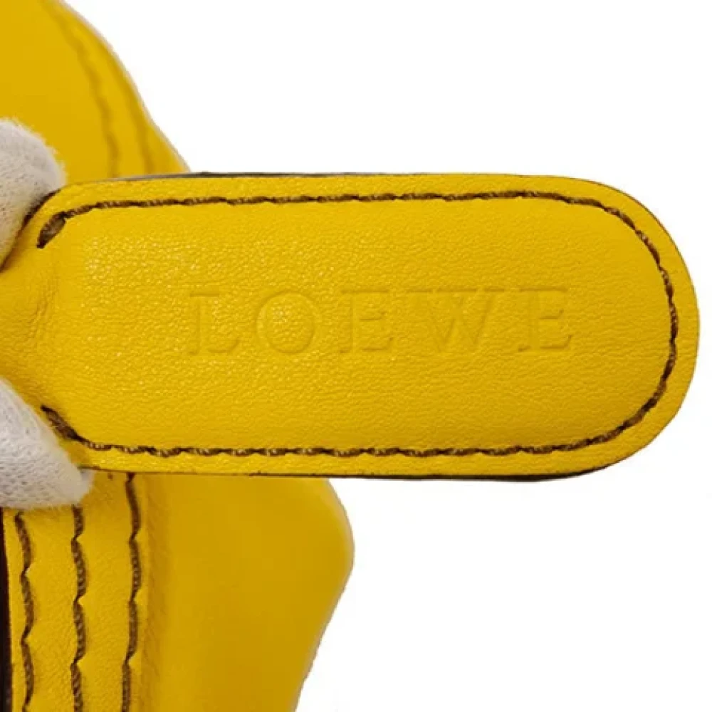 Loewe Pre-owned Leather handbags Yellow Dames