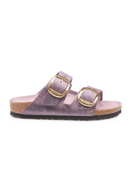 lilla-laeder-stor-spaende-sandal