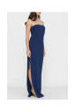 robe-elegante-bleue-avec-strass