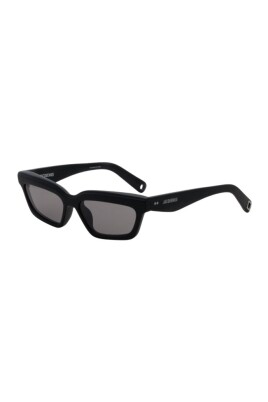 stylish-sunnies-for-a-chic-look