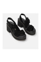 sandale-minimaliste-en-daim-noir-avec-semelle-ergonomique