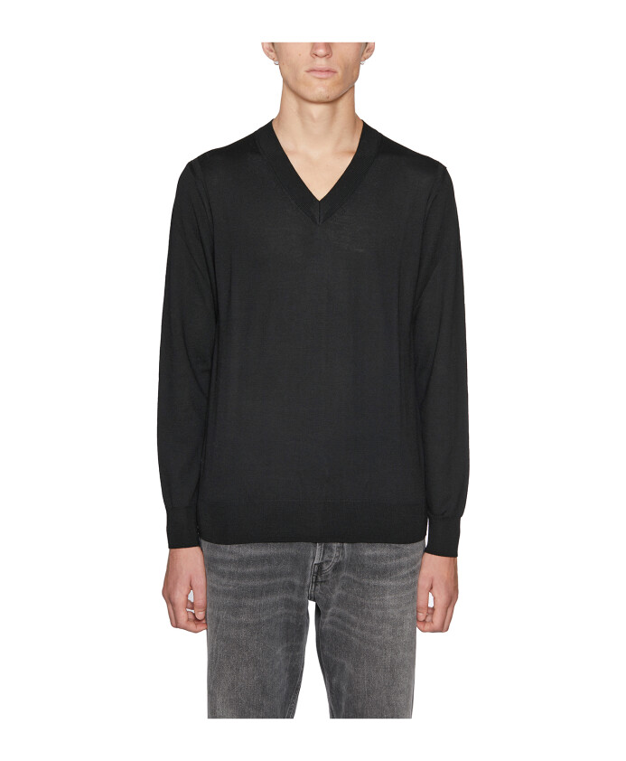 pull-en-laine-a-col-en-v