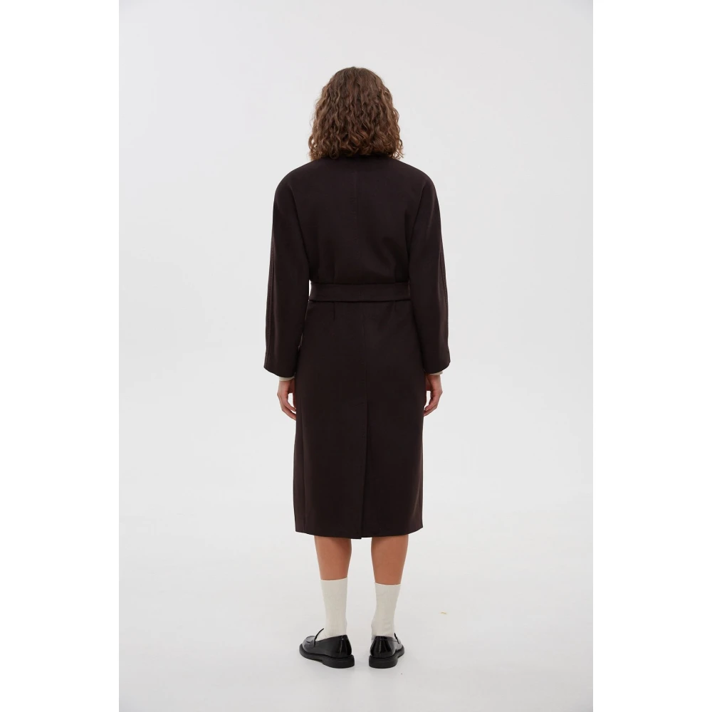 Estro Dames Zadelbruine Geriemde Bucketjas met Brede Revers Brown Dames